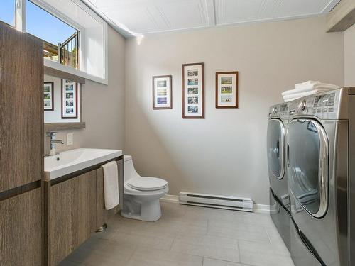 Salle de lavage - 295 Rue Du Monarque, La Prairie, QC - Indoor Photo Showing Laundry Room