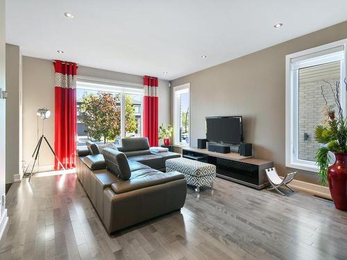 Salon - 295 Rue Du Monarque, La Prairie, QC - Indoor Photo Showing Living Room