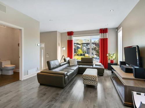 Salon - 295 Rue Du Monarque, La Prairie, QC - Indoor Photo Showing Living Room