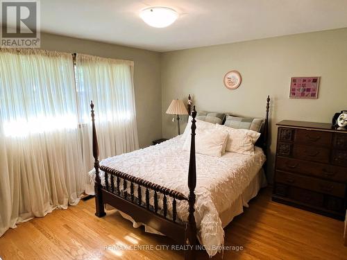 631 Ross Street, London, ON - Indoor Photo Showing Bedroom