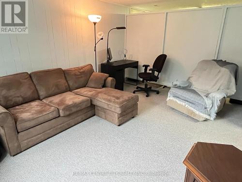 631 Ross Street, London, ON - Indoor Photo Showing Living Room