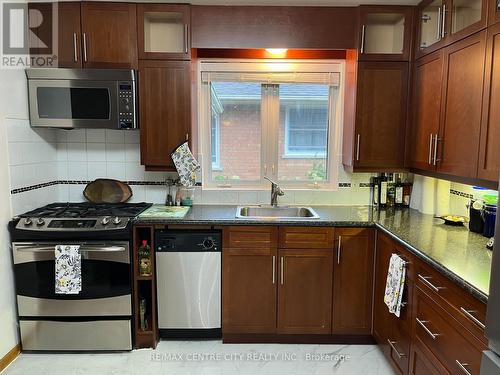 631 Ross Street, London, ON - Indoor Photo Showing Kitchen