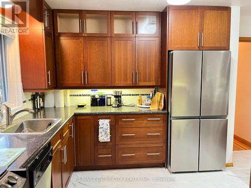 631 Ross Street, London, ON - Indoor Photo Showing Kitchen