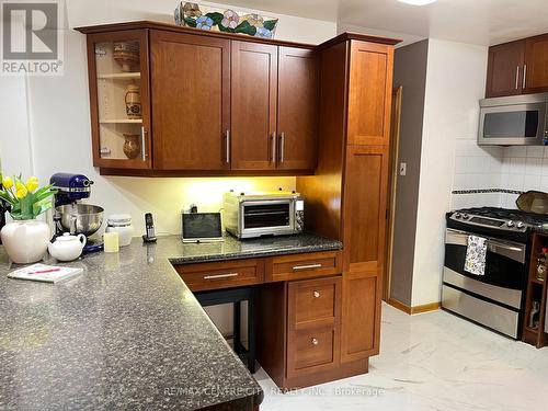 631 Ross Street, London, ON - Indoor Photo Showing Kitchen