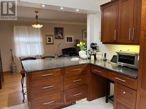 631 Ross Street, London, ON - Indoor Photo Showing Kitchen