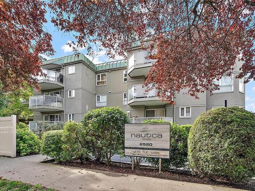 410-2520 Wark St, Victoria, BC - Outdoor