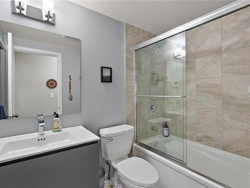 410-2520 Wark St, Victoria, BC - Indoor Photo Showing Bathroom