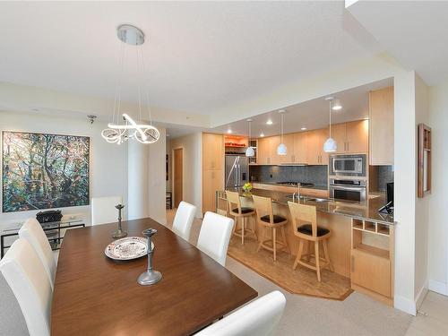 502-748 Sayward Hill Terr, Saanich, BC - Indoor