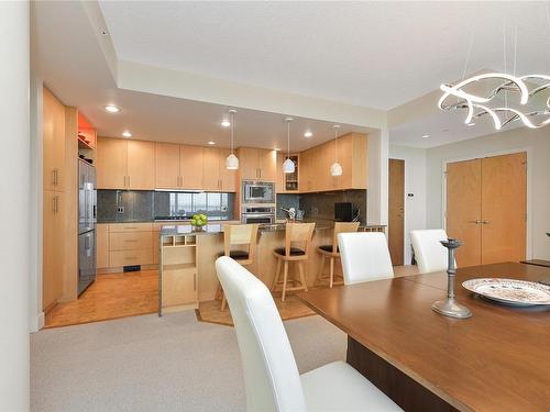 502-748 Sayward Hill Terr, Saanich, BC - Indoor