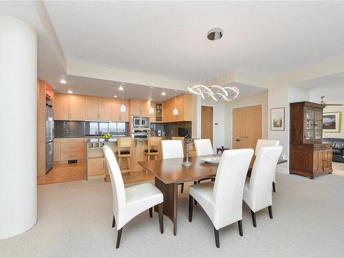 502-748 Sayward Hill Terr, Saanich, BC - Indoor Photo Showing Dining Room