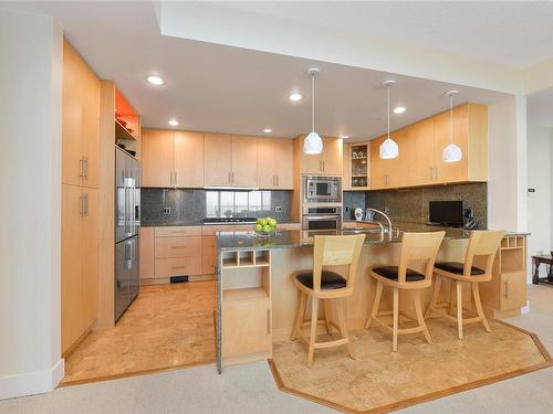 502-748 Sayward Hill Terr, Saanich, BC - Indoor Photo Showing Kitchen With Upgraded Kitchen