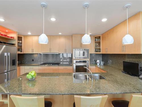 502-748 Sayward Hill Terr, Saanich, BC - Indoor Photo Showing Kitchen With Double Sink With Upgraded Kitchen