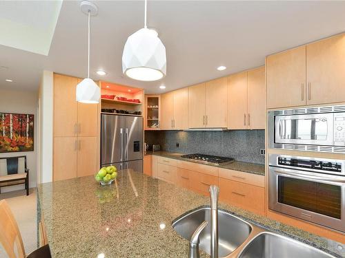 502-748 Sayward Hill Terr, Saanich, BC - Indoor Photo Showing Kitchen With Double Sink With Upgraded Kitchen