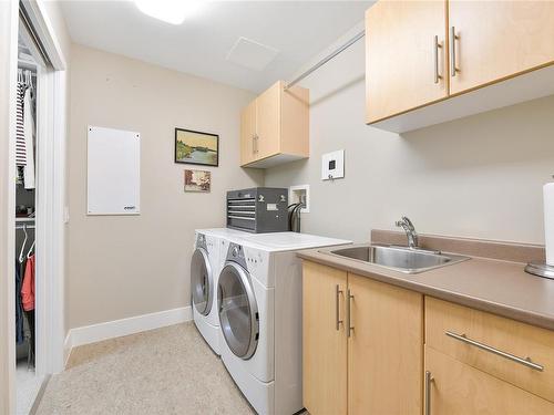 502-748 Sayward Hill Terr, Saanich, BC - Indoor Photo Showing Laundry Room