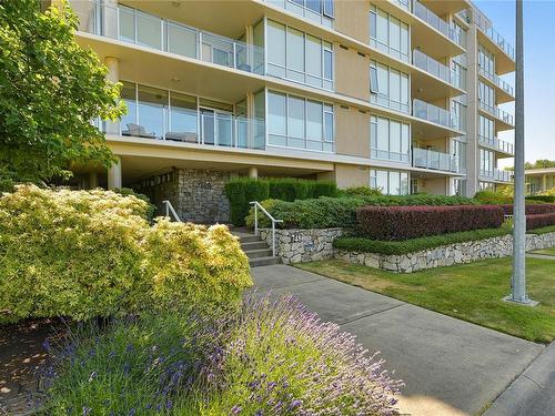 502-748 Sayward Hill Terr, Saanich, BC - Outdoor With Balcony