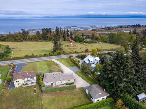 3828 Island Hwy West, Qualicum Beach, BC 