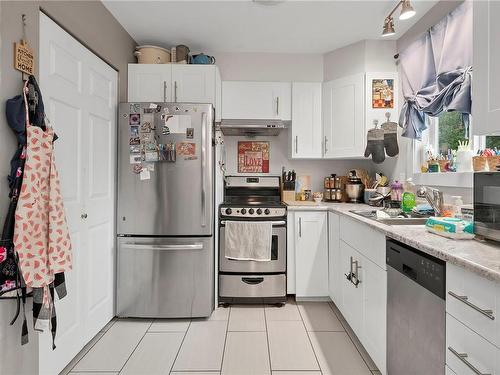 360 4Th Ave, Campbell River, BC - Indoor Photo Showing Kitchen