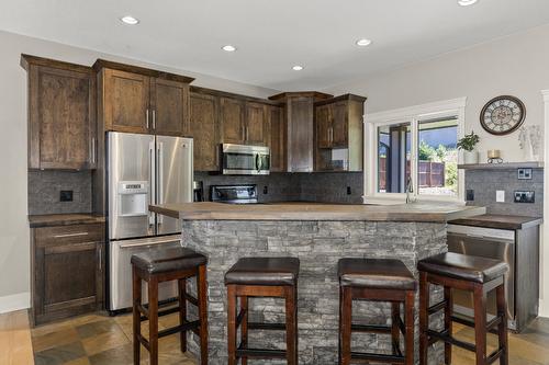 808 Kuipers Crescent, Kelowna, BC - Indoor Photo Showing Kitchen With Upgraded Kitchen