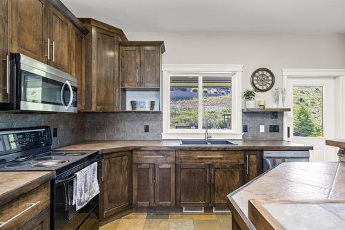 808 Kuipers Crescent, Kelowna, BC - Indoor Photo Showing Kitchen With Double Sink