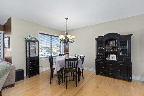 808 Kuipers Crescent, Kelowna, BC - Indoor Photo Showing Dining Room