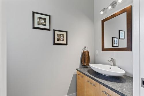 808 Kuipers Crescent, Kelowna, BC - Indoor Photo Showing Bathroom