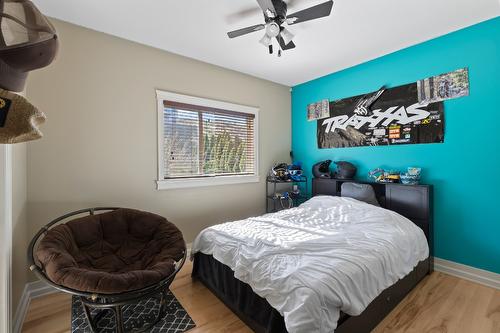 808 Kuipers Crescent, Kelowna, BC - Indoor Photo Showing Bedroom