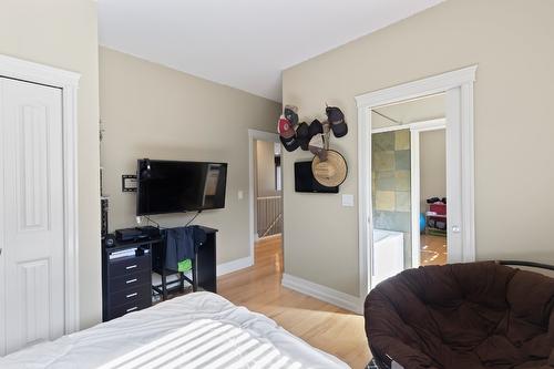 808 Kuipers Crescent, Kelowna, BC - Indoor Photo Showing Bedroom