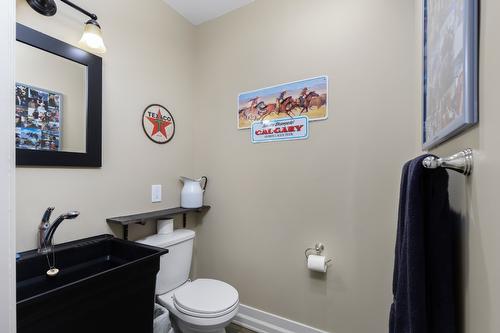 808 Kuipers Crescent, Kelowna, BC - Indoor Photo Showing Bathroom