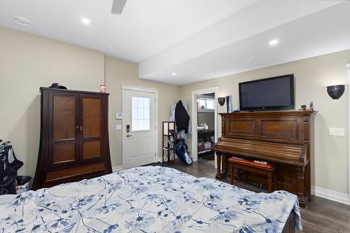 808 Kuipers Crescent, Kelowna, BC - Indoor Photo Showing Bedroom