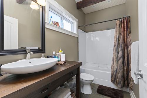 808 Kuipers Crescent, Kelowna, BC - Indoor Photo Showing Bathroom