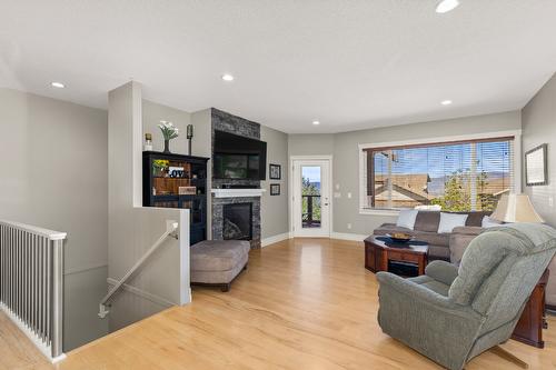 808 Kuipers Crescent, Kelowna, BC - Indoor Photo Showing Living Room With Fireplace