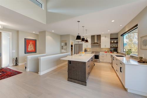 450 Windhover Court, Kelowna, BC - Indoor Photo Showing Kitchen With Upgraded Kitchen