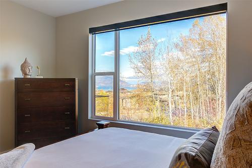 450 Windhover Court, Kelowna, BC - Indoor Photo Showing Bedroom