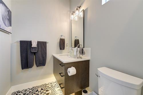 450 Windhover Court, Kelowna, BC - Indoor Photo Showing Bathroom