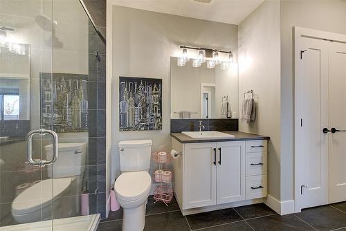 450 Windhover Court, Kelowna, BC - Indoor Photo Showing Bathroom