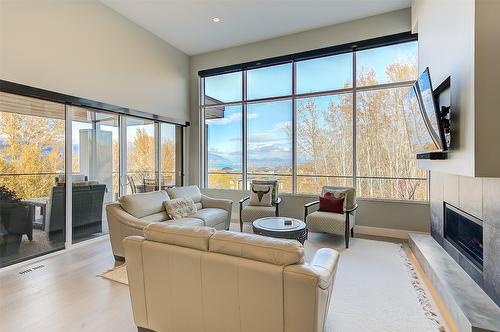 450 Windhover Court, Kelowna, BC - Indoor