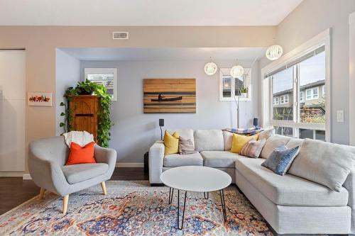 83-680 Old Meadows Road, Kelowna, BC - Indoor Photo Showing Living Room