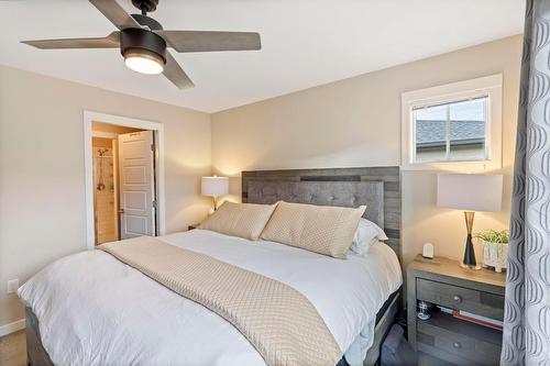 83-680 Old Meadows Road, Kelowna, BC - Indoor Photo Showing Bedroom