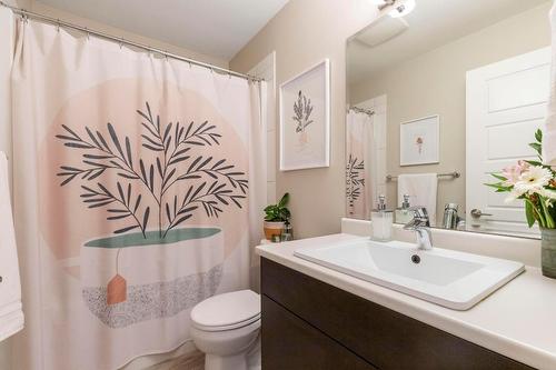 83-680 Old Meadows Road, Kelowna, BC - Indoor Photo Showing Bathroom