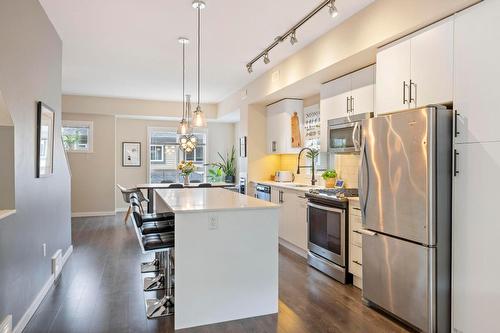 83-680 Old Meadows Road, Kelowna, BC - Indoor Photo Showing Kitchen With Upgraded Kitchen