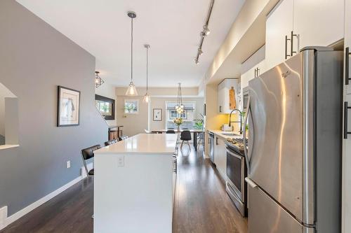 83-680 Old Meadows Road, Kelowna, BC - Indoor Photo Showing Kitchen With Upgraded Kitchen