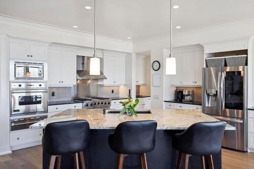 376 Quilchena Drive, Kelowna, BC - Indoor Photo Showing Kitchen With Stainless Steel Kitchen With Upgraded Kitchen