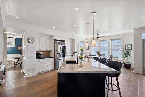 376 Quilchena Drive, Kelowna, BC - Indoor Photo Showing Kitchen With Double Sink With Upgraded Kitchen