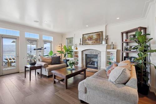 376 Quilchena Drive, Kelowna, BC - Indoor Photo Showing Living Room With Fireplace