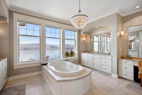 376 Quilchena Drive, Kelowna, BC - Indoor Photo Showing Bathroom