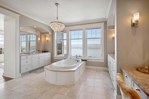 376 Quilchena Drive, Kelowna, BC - Indoor Photo Showing Bathroom