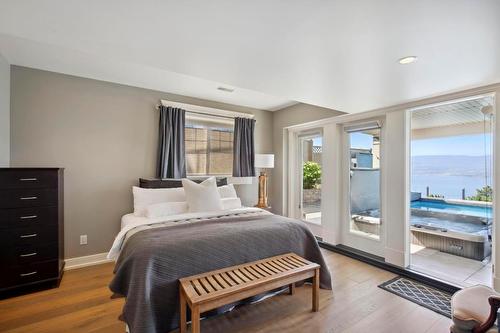 376 Quilchena Drive, Kelowna, BC - Indoor Photo Showing Bedroom