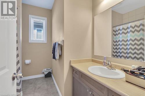 169 Wedgewood Drive, Woodstock, ON - Indoor Photo Showing Bathroom