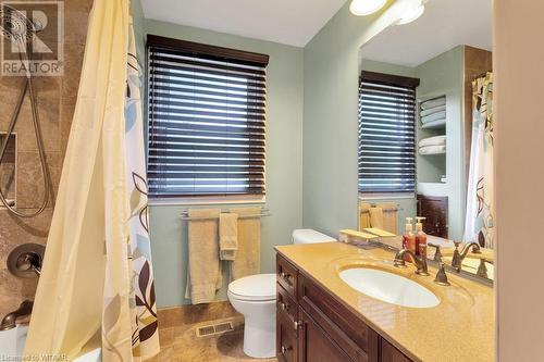 15 Chesham Place, Woodstock, ON - Indoor Photo Showing Bathroom