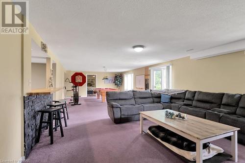 6 Lisas Drive, Sweaburg, ON - Indoor Photo Showing Living Room